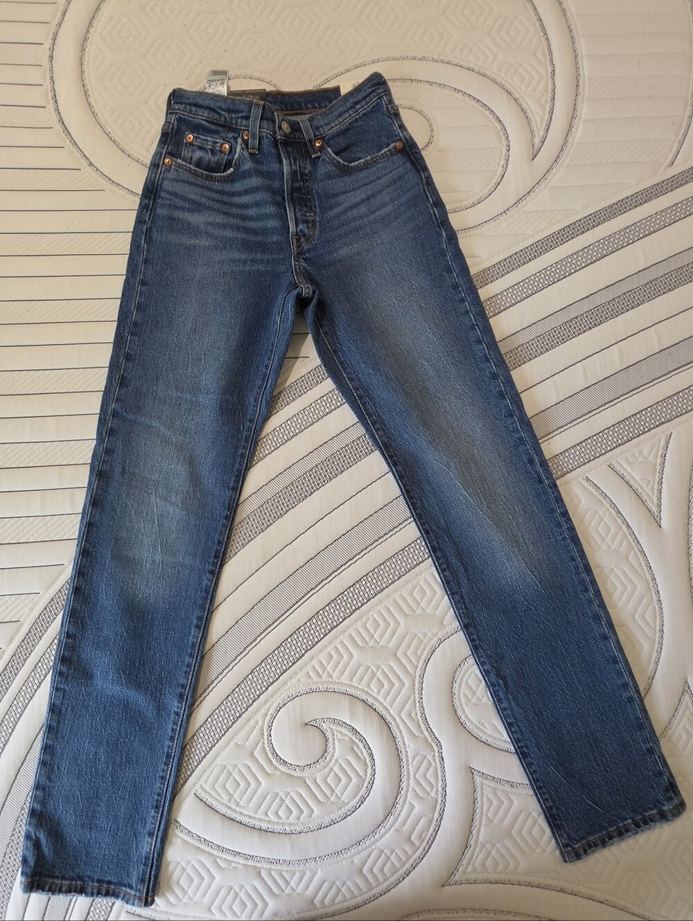 Levi's High-Rise Straight Leg Jeans in Medium Blue Wash